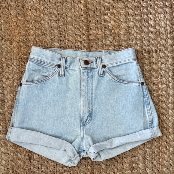 Vintage wrangler high waisted Light Blue Denim Women Shorts size 24/25 cheeky - Picture 1 of 4